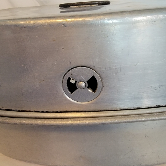 VINTAGE Aluminum Unbranded Roasting Pan Dutch Oven Vented With Lid - Picture 12 of 15